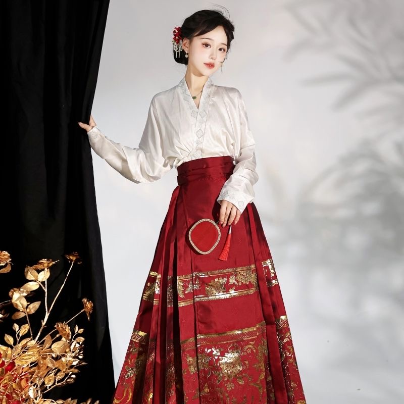 原创明制新中式高级汉服女织金螺钿马面裙