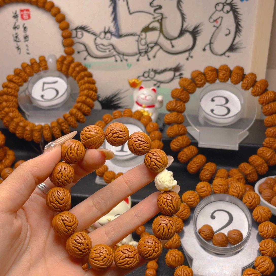 文玩核桃吊坠绣球