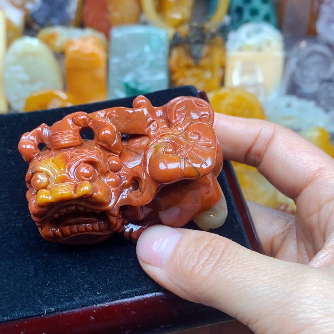 石英质玉（黄龙玉）未镶嵌颈饰