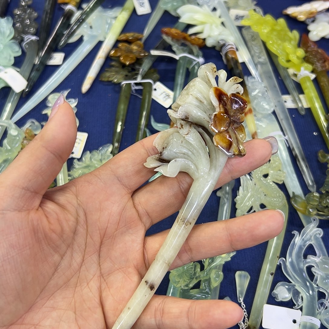 蛇纹石玉未镶嵌莲藕