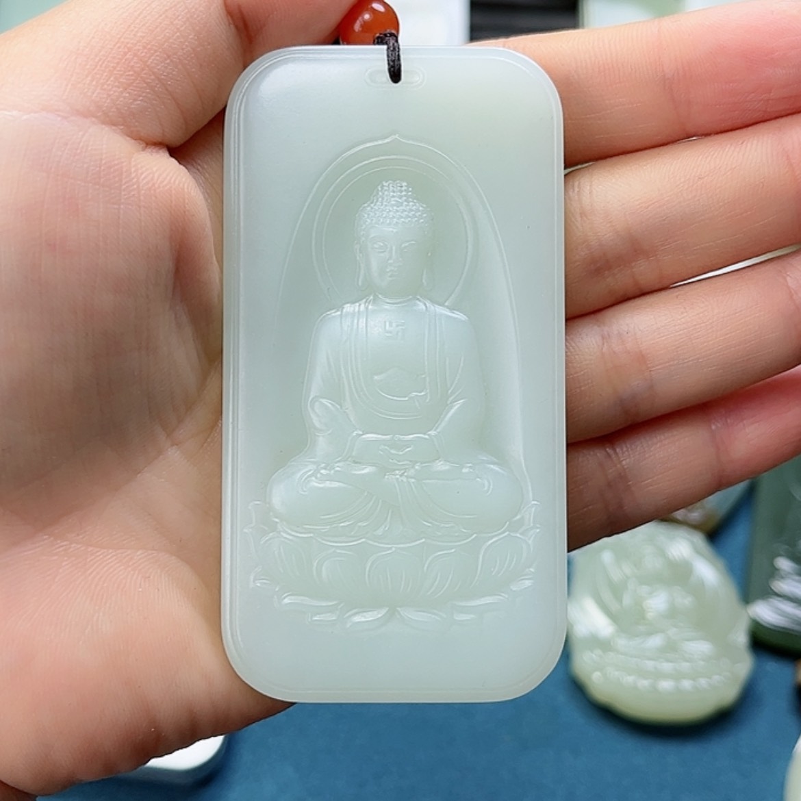 【闪购商品】和田玉未镶嵌颈饰小***?