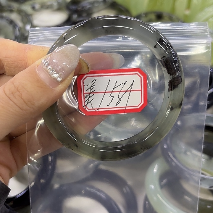 用***美蛇纹石玉未镶嵌手镯