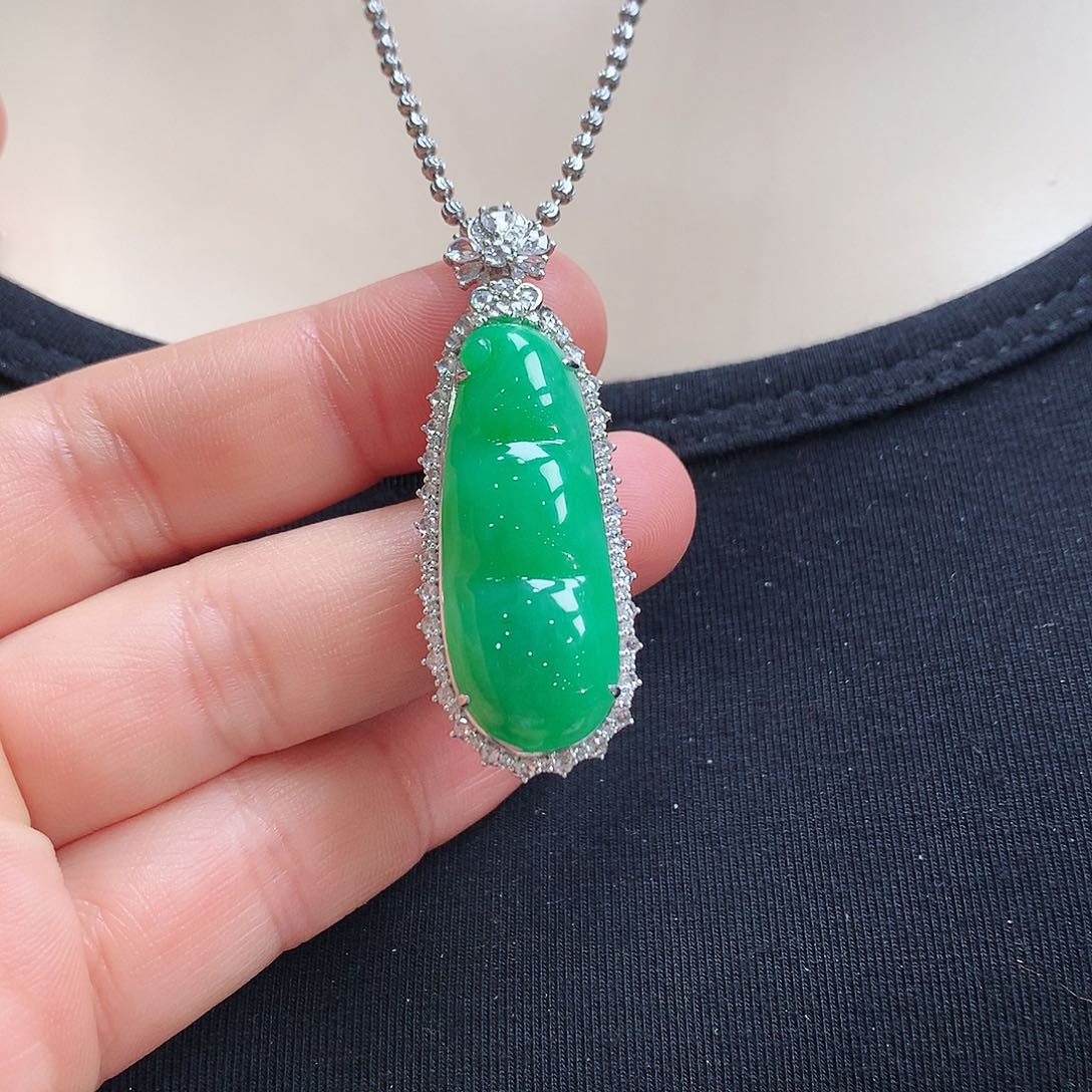 翡翠颈饰18K金镶嵌福豆