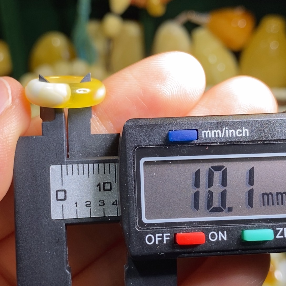 蜜蜡未镶嵌裸石配饰