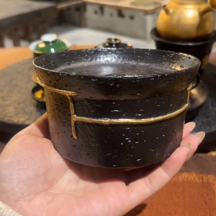 景德镇鱼和熊手工陶艺