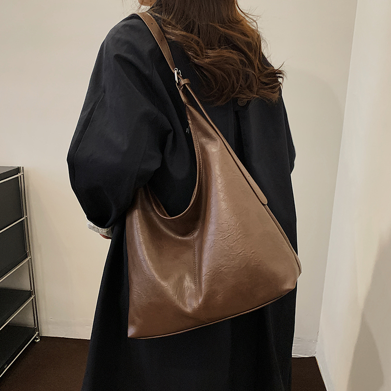 软皮斜挎托特包大容量包包女时尚软包简约百搭大包大学生通勤包