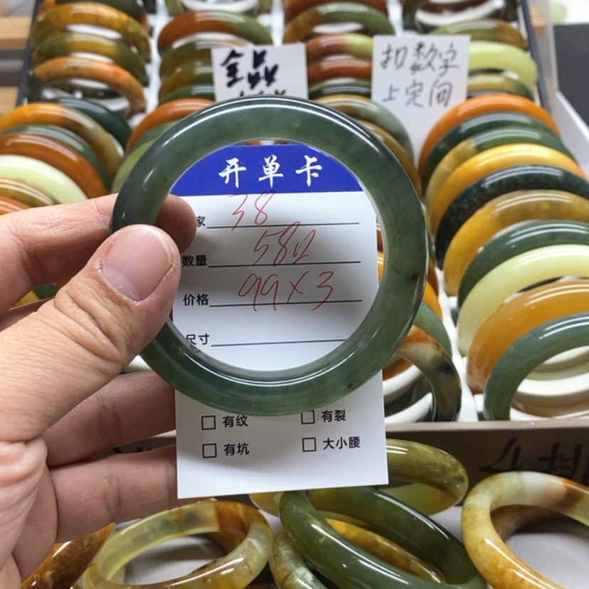 【闪购商品】蛇纹石玉未镶嵌手镯洛*