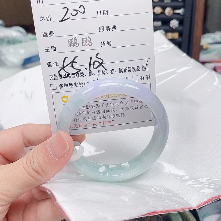 翡翠手镯未镶嵌翡翠