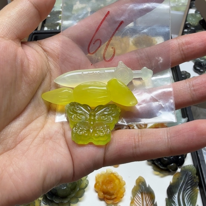 透闪石-蛇纹石玉吊坠未镶嵌