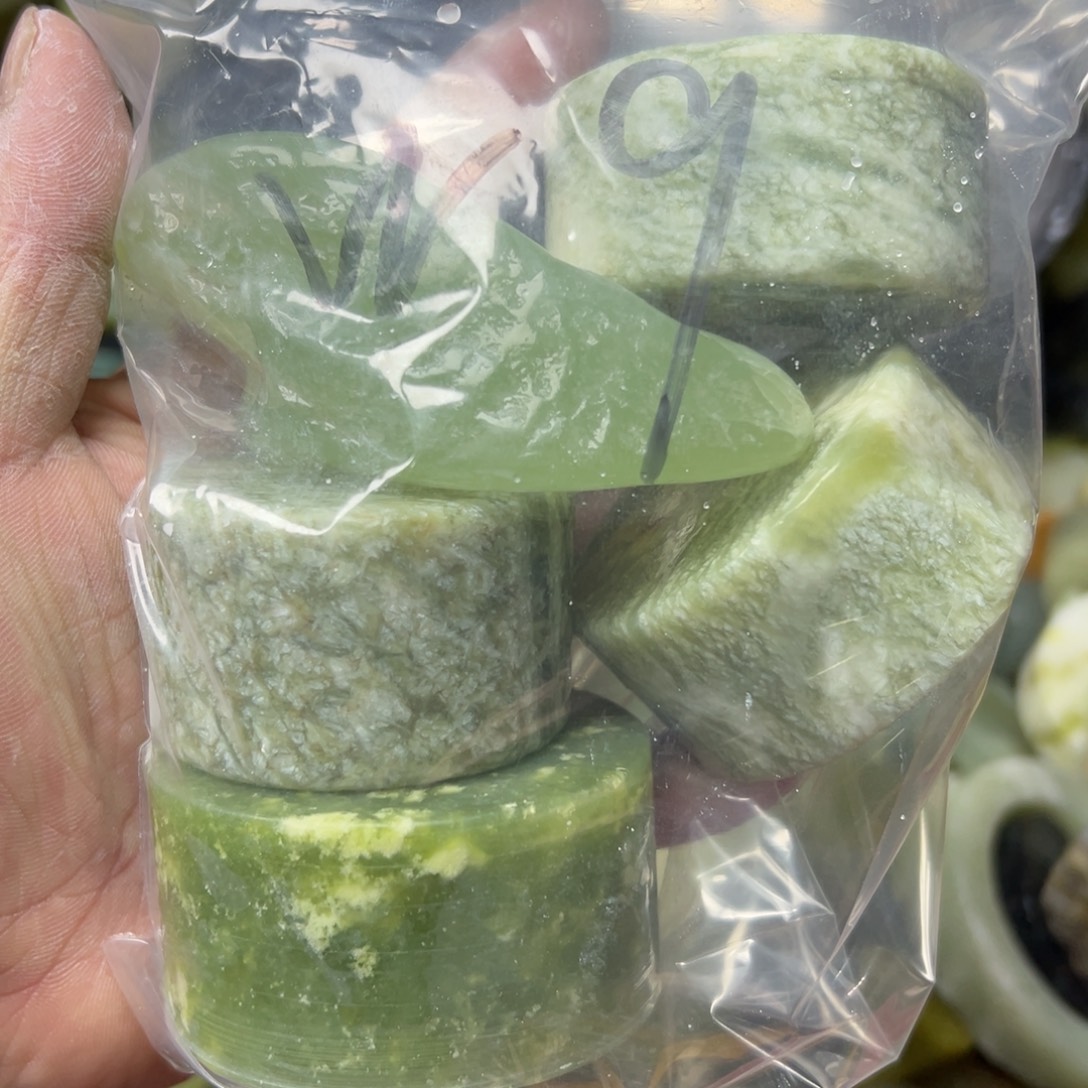天***场蛇纹石玉未镶嵌岫玉手镯心，平安无事牌