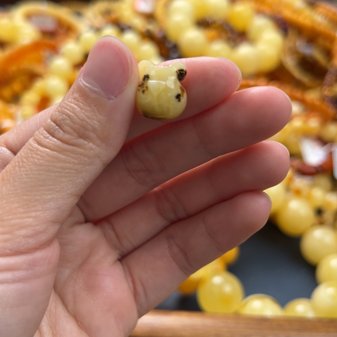 未镶嵌琥珀珠宝奇石