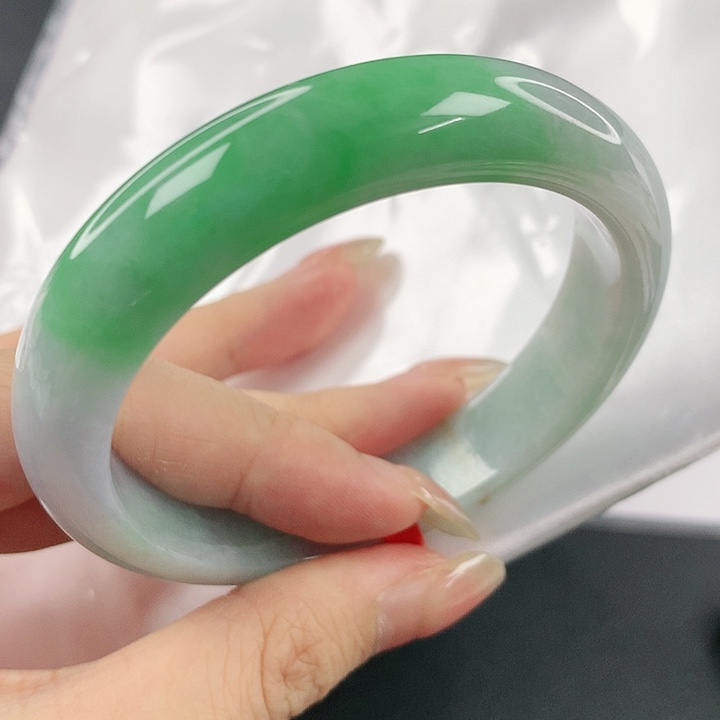 未镶嵌手镯翡翠，910