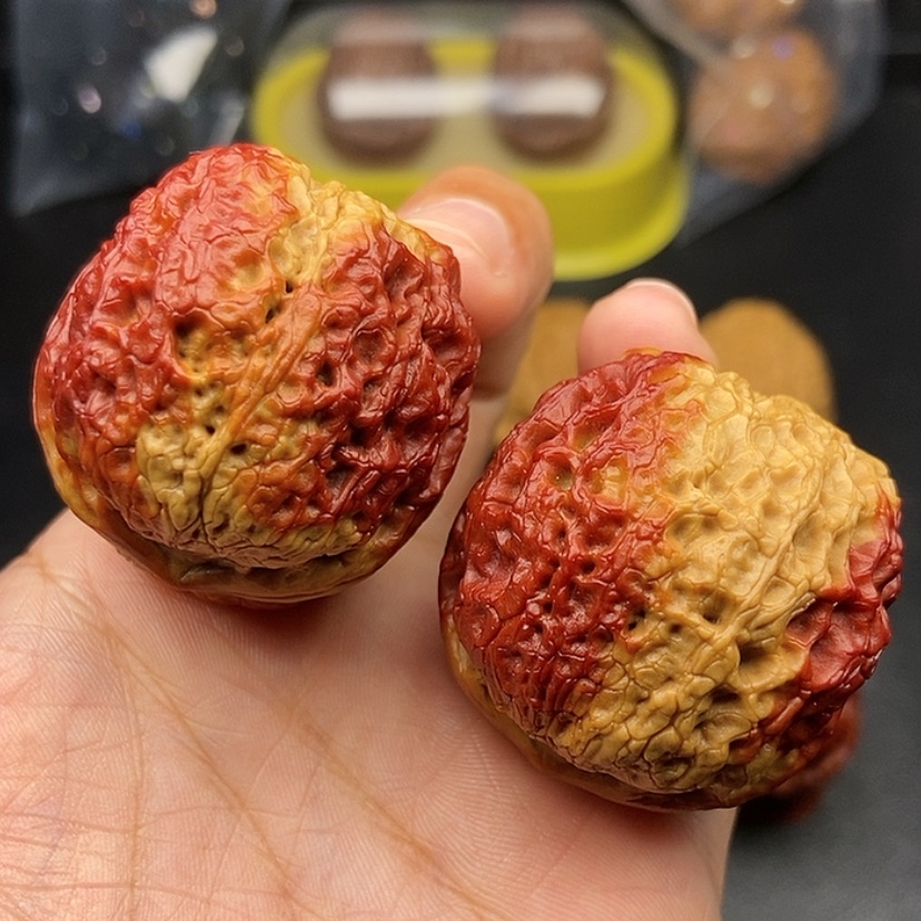 【闪购商品】把件文玩核桃44尺牡丹绣球61.5克