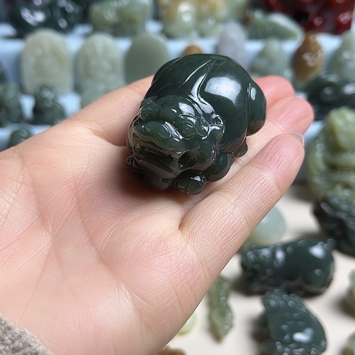 和田玉未镶嵌把件