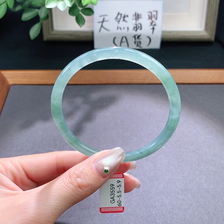 翡翠手镯未镶嵌天然翡翠手镯