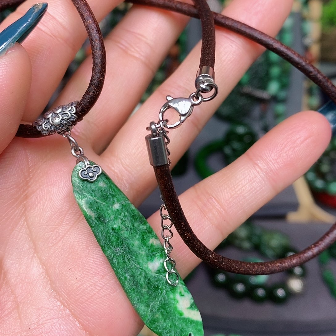 翡翠颈饰银S925镶嵌漂亮美眉