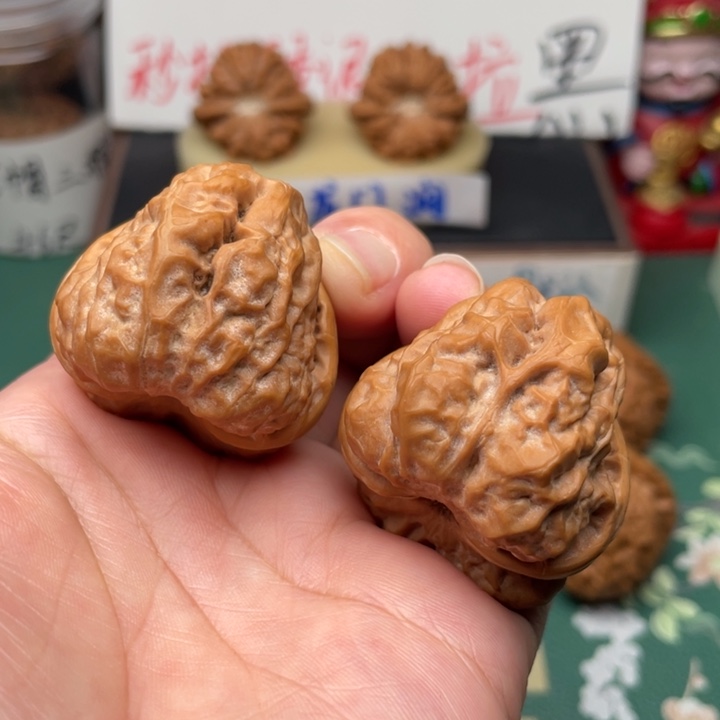 【闪购商品】文玩核桃吊坠41三角白