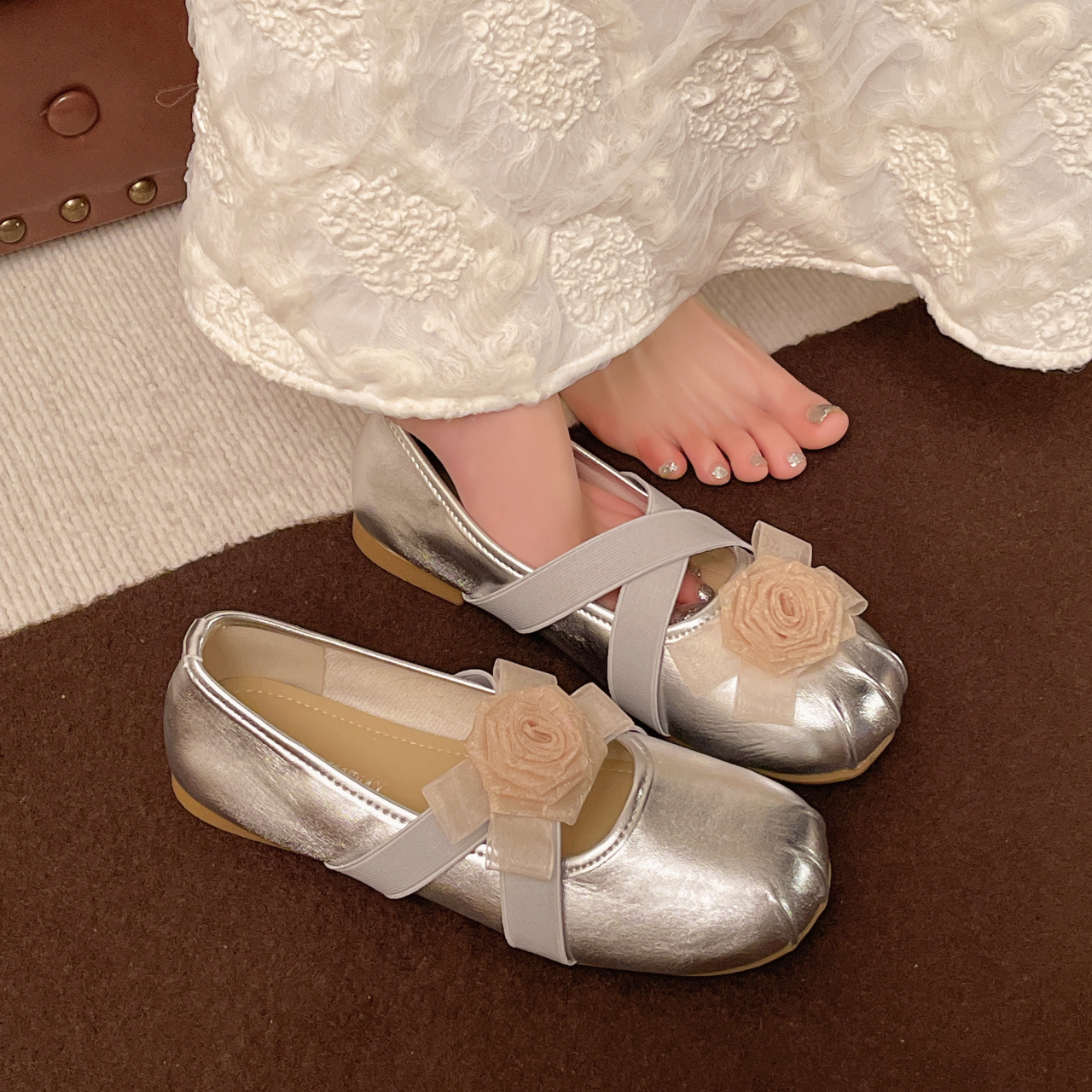 包头法式山茶花2025温柔风玛丽珍鞋夏季新款配裙子鞋柔软小白鞋