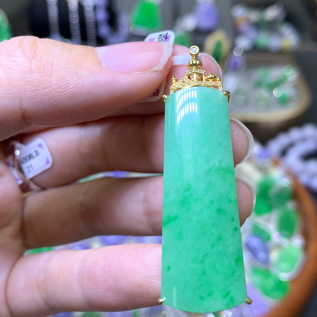 【闪购商品】翡翠颈饰18K金镶嵌翡翠吊坠项链