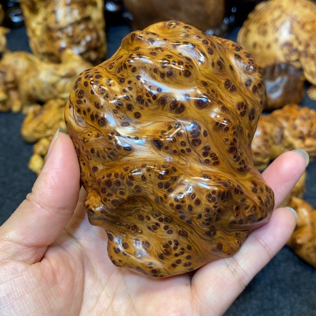 柏木（崖柏）太行精品陈化黑金独瘤手把件