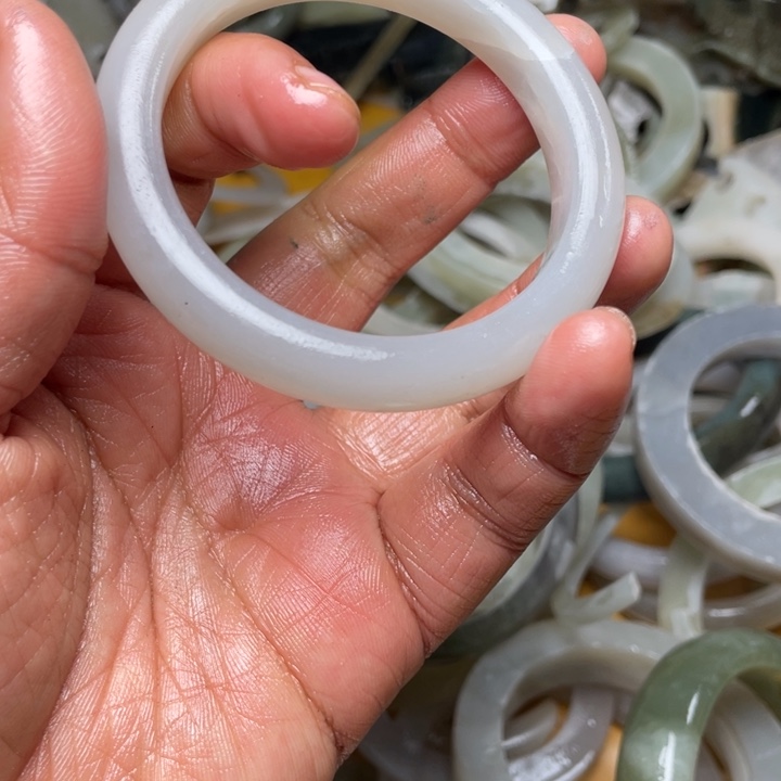 河***易和田玉未镶嵌珠宝半成品