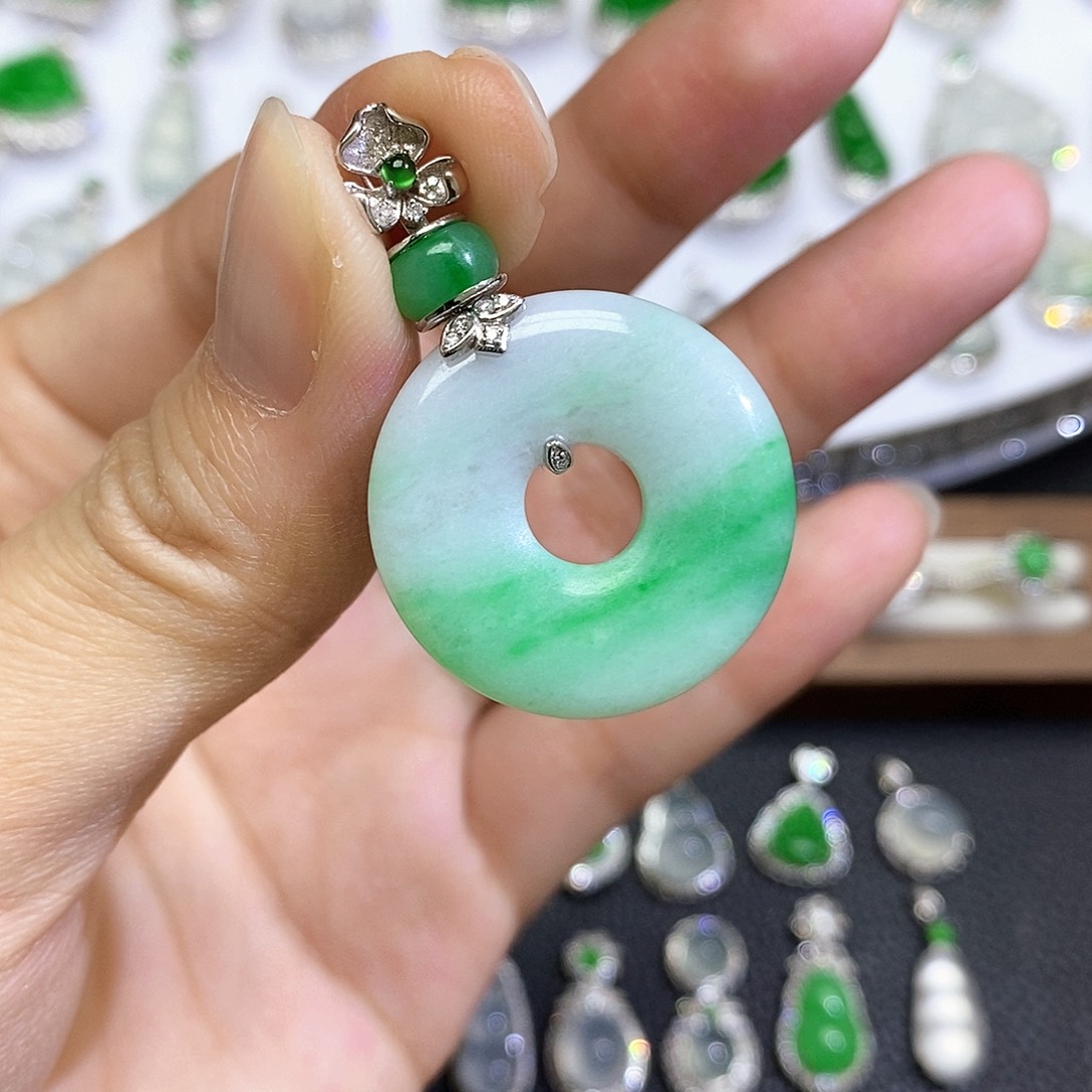 翡翠18K金镶嵌吊坠(不含链)