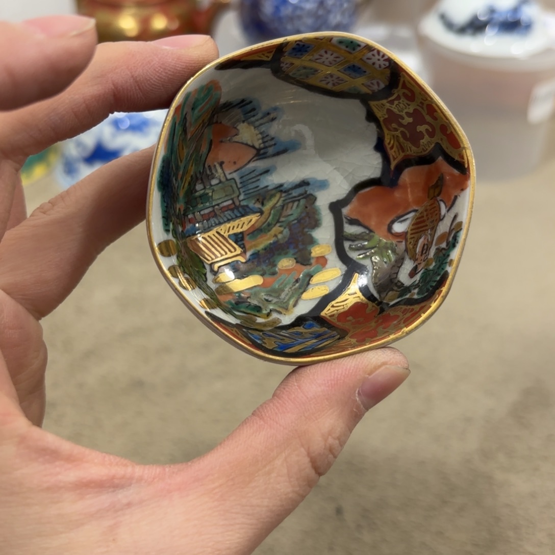 瓷片非常好看漂亮的物品 