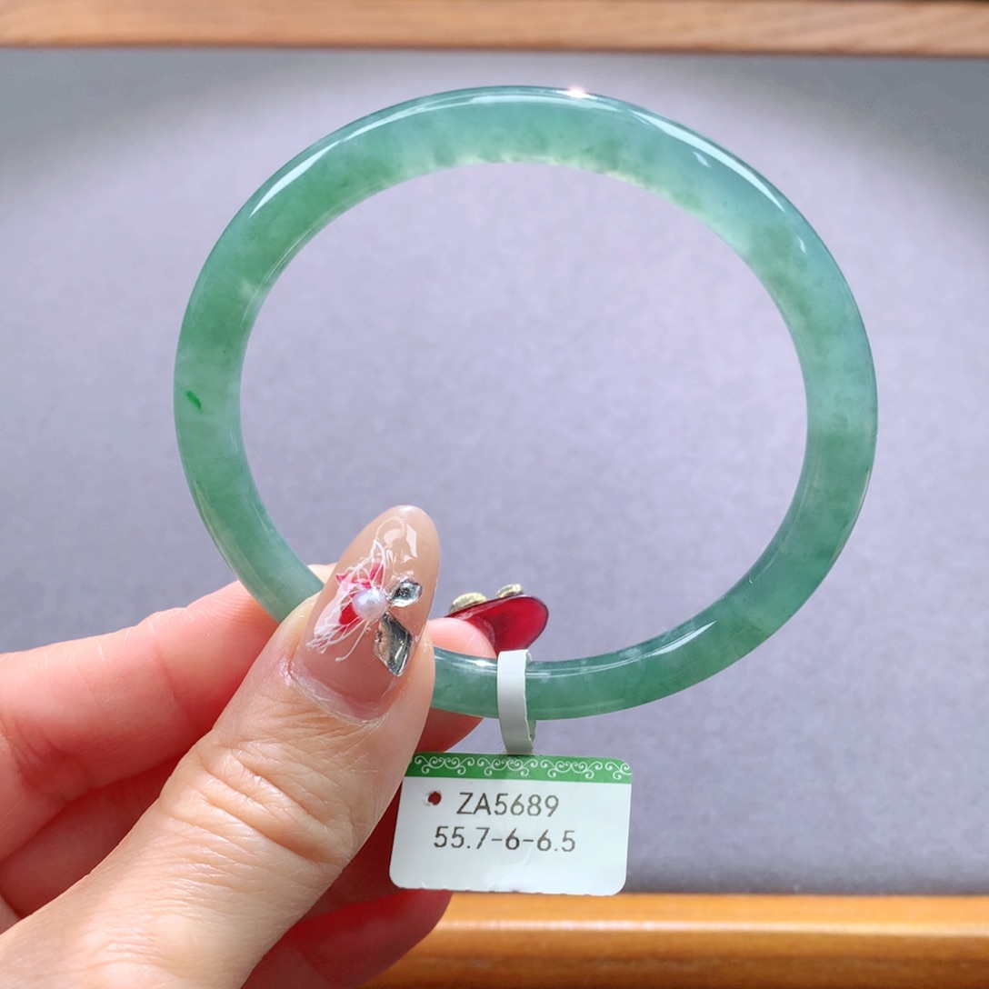 翡翠手镯未镶嵌天然翡翠手镯叮当镯