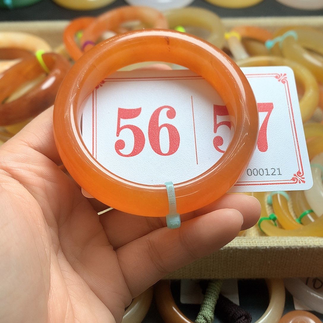 未镶嵌石英质玉（黄龙玉）手镯