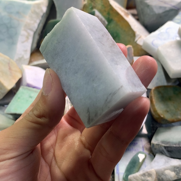 前***鱼翡翠裸石天然翡翠