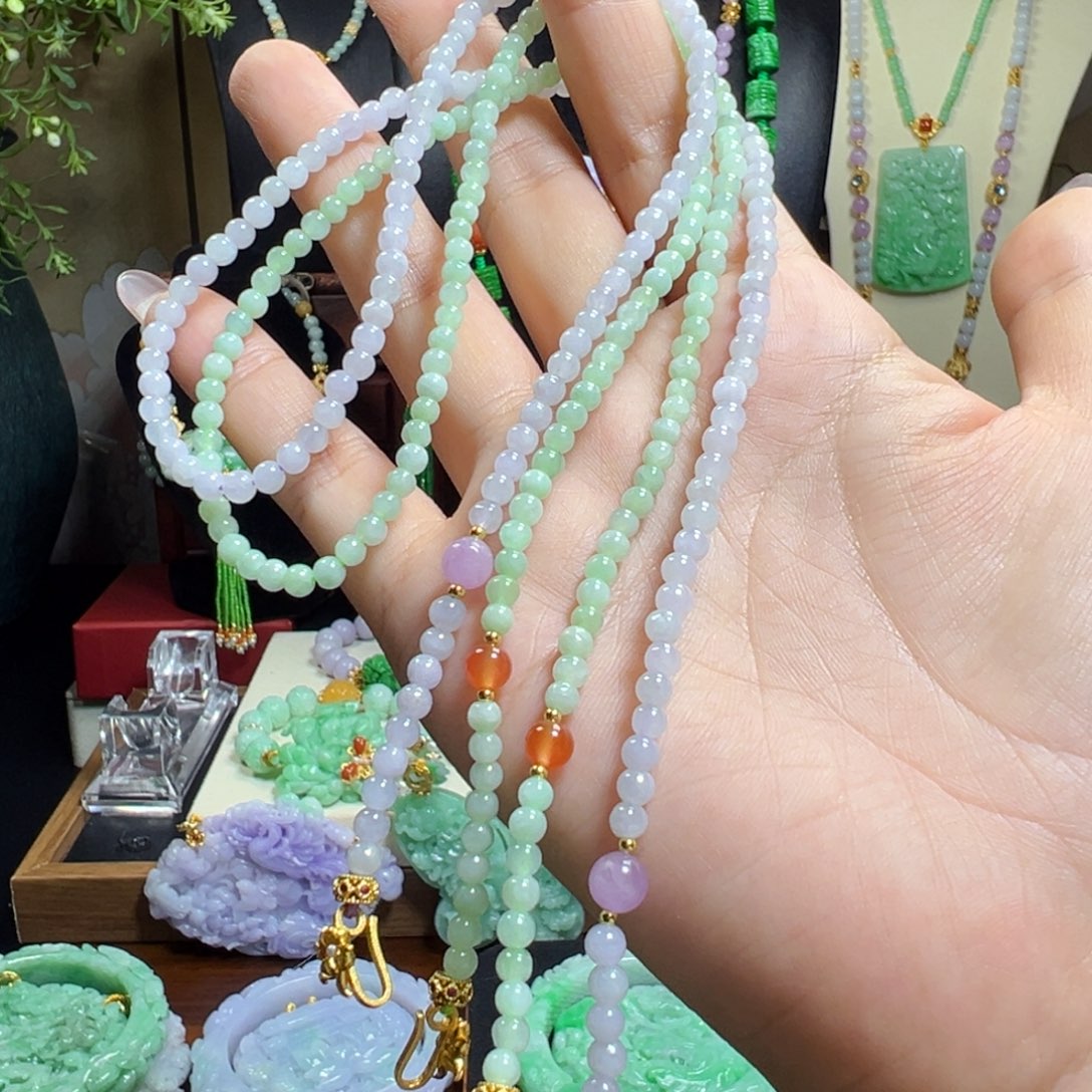 *****翡翠未镶嵌毛衣链两条