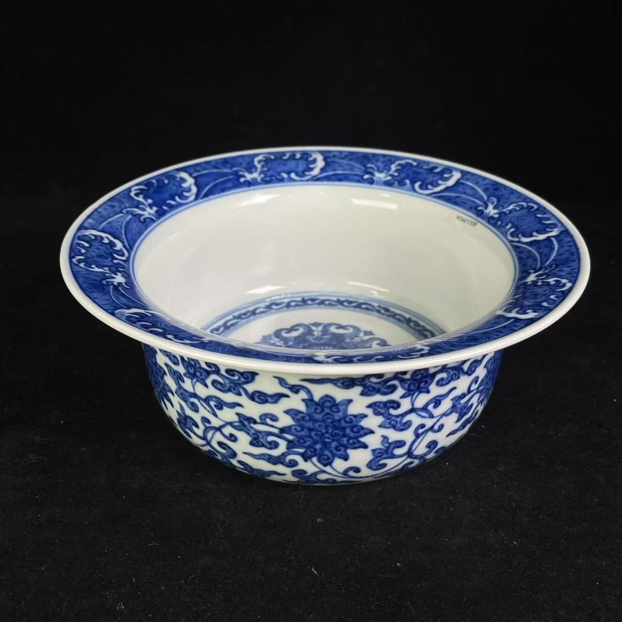 Y青花缠枝花卉纹折沿洗