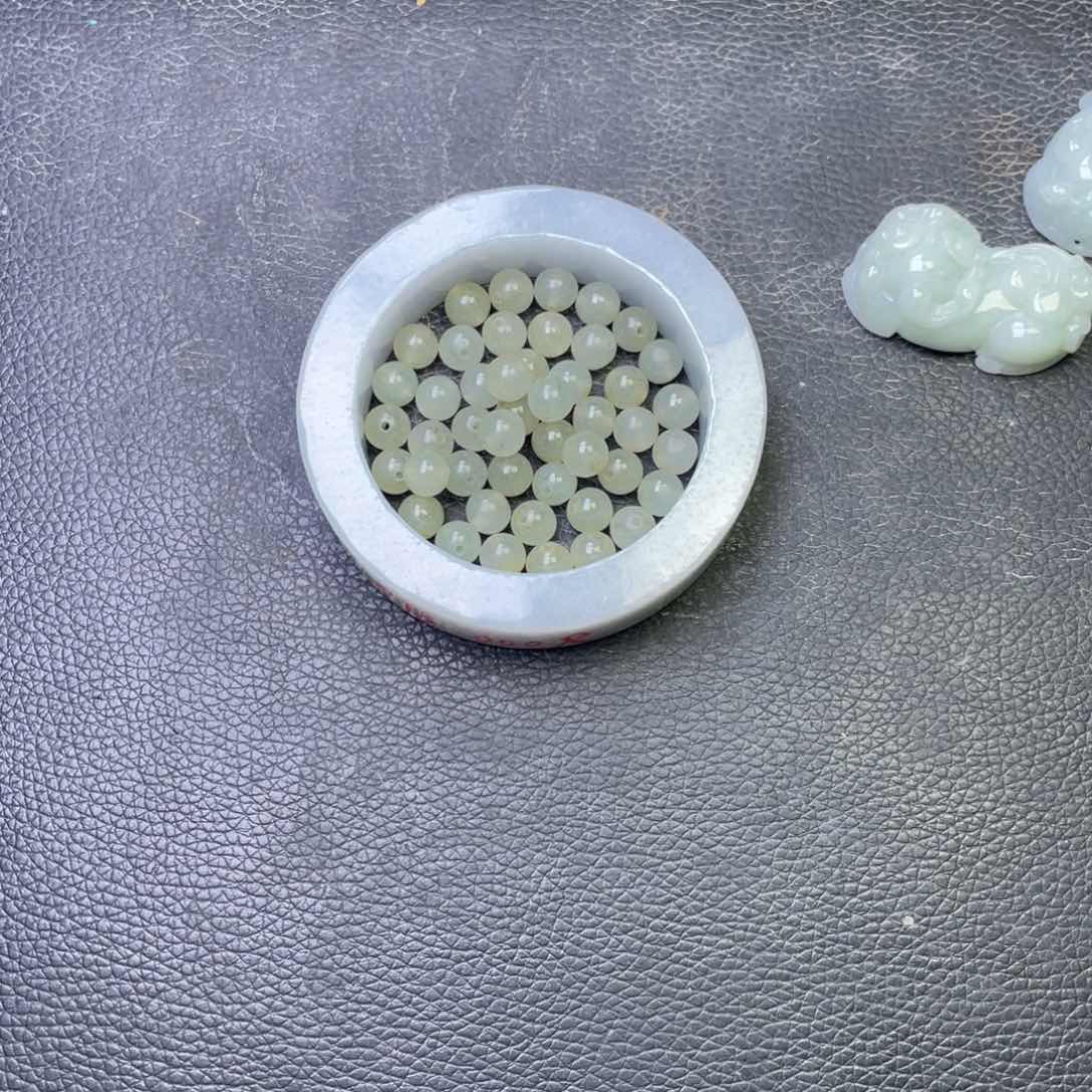 颈饰未镶嵌翡翠多样性