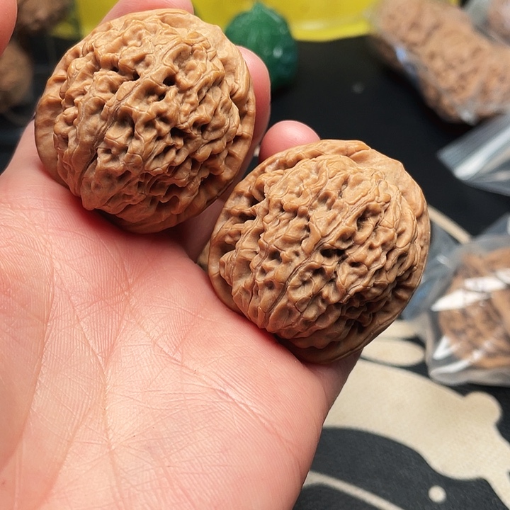 文玩核桃把件莲花虎头