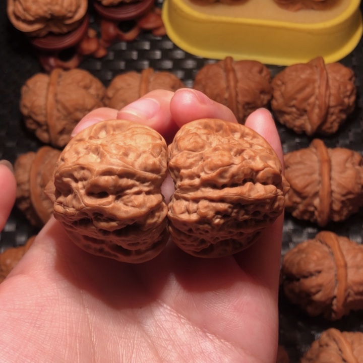 L***z文玩核桃把件蛤蟆