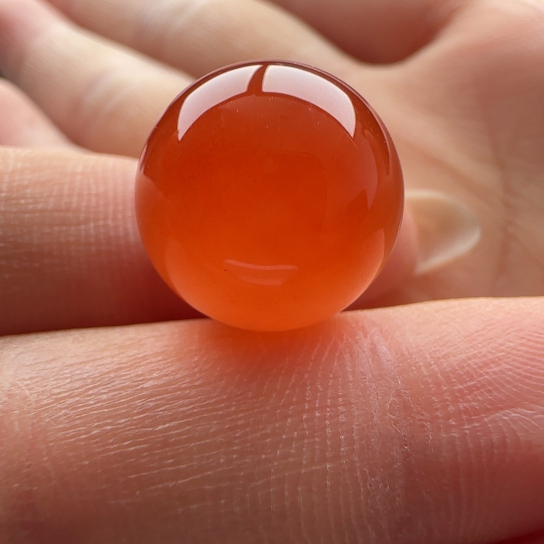 南红玛瑙未镶嵌圆珠14.6，冰橘，孔道边有白马牙