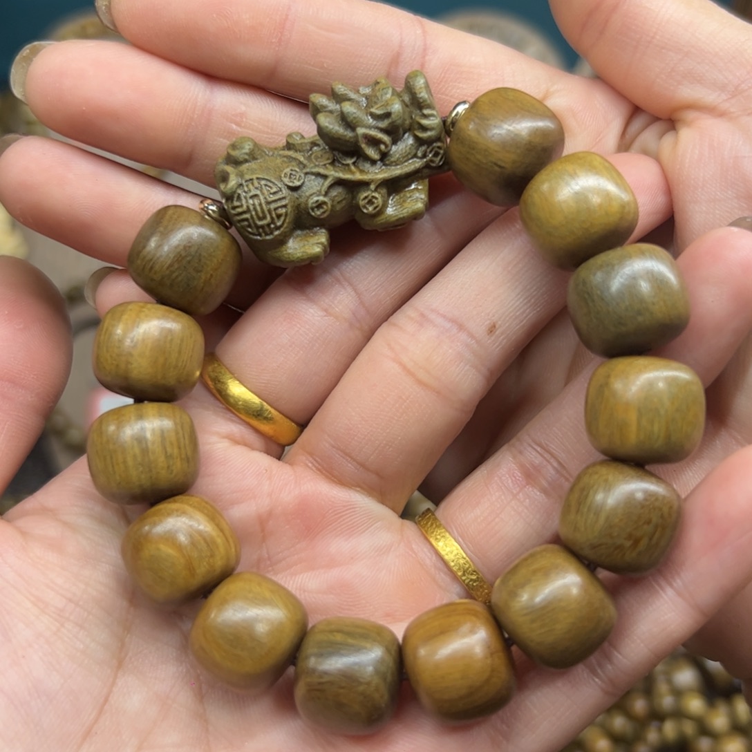 维腊木（绿檀）无事牌
