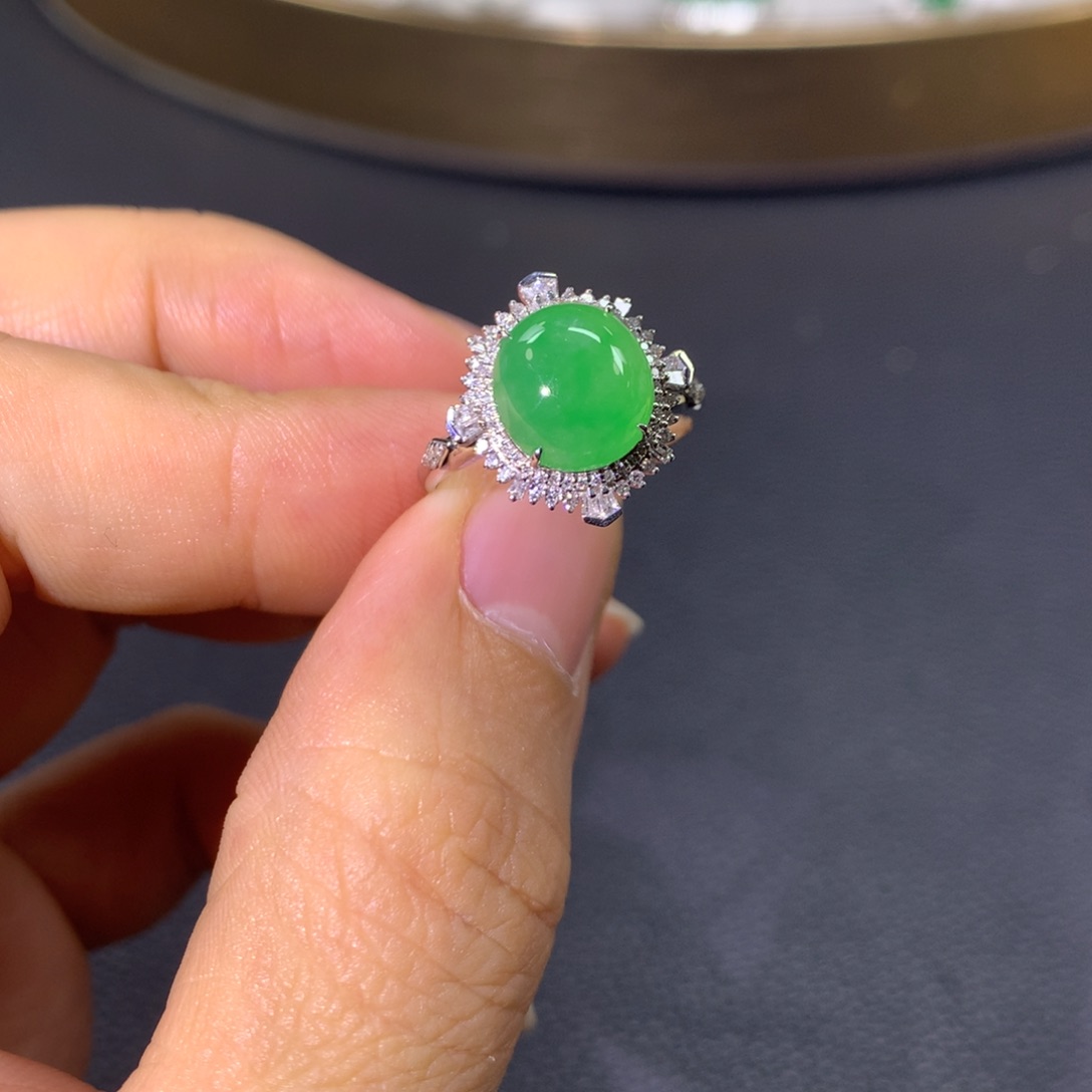 翡翠戒指18K金镶嵌翡翠