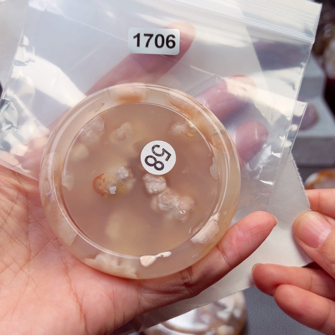 玛瑙/玉髓手镯未镶嵌圆****?