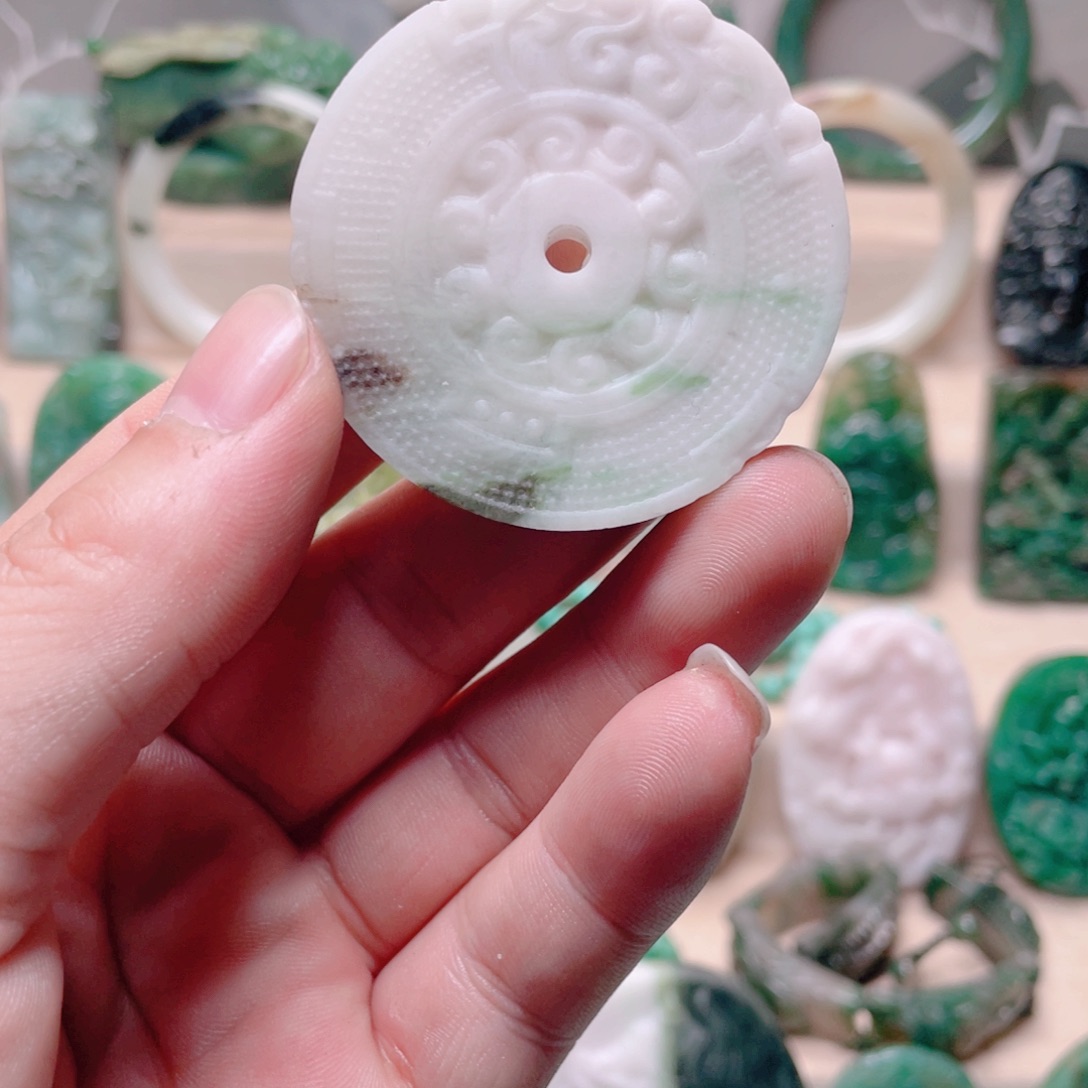 独山玉未镶嵌颈饰