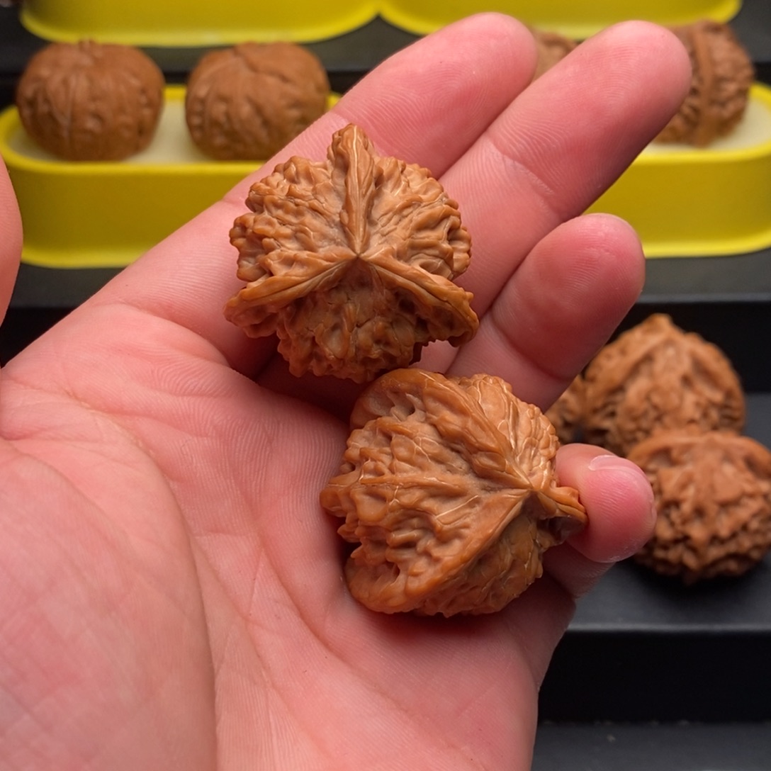 q***点文玩核桃吊坠37盘山