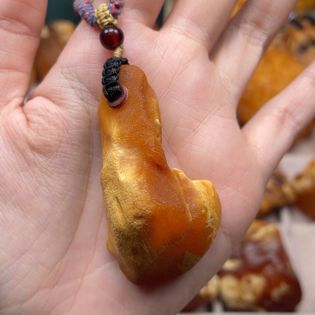 未镶嵌琥珀珠宝奇石