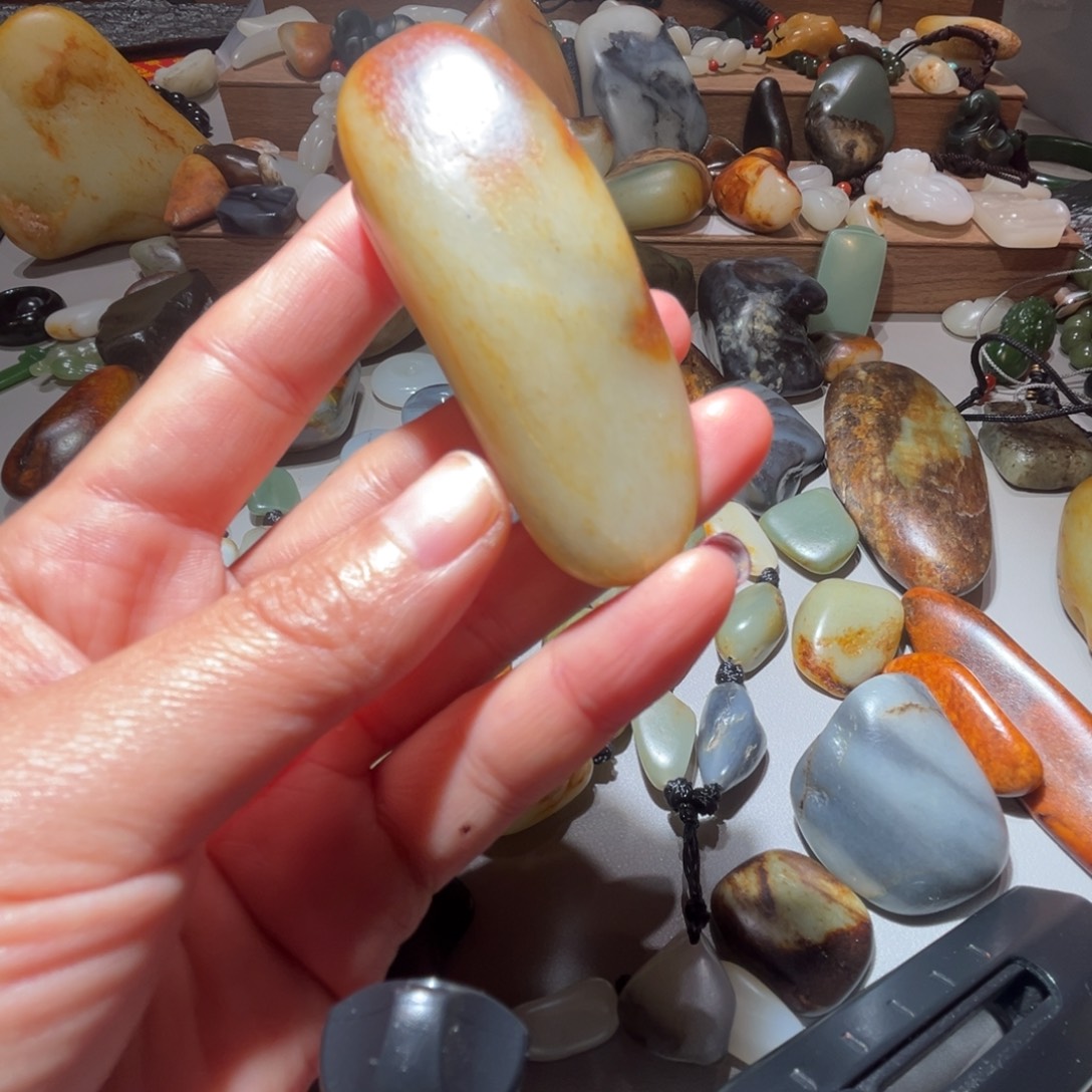 好***和田玉（糖玉）未镶嵌挂件和田玉