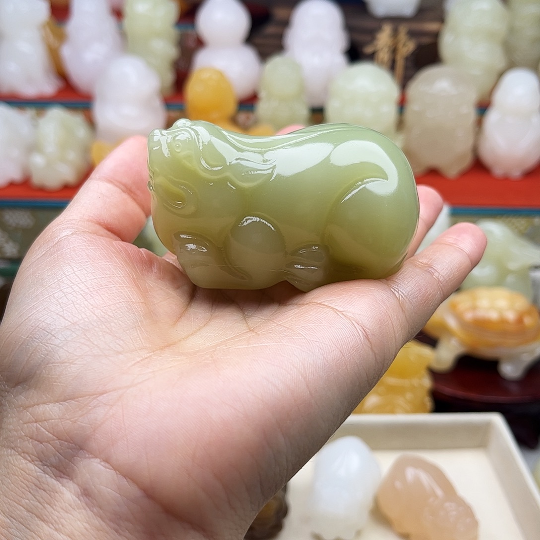 守***常石材貔貅手吧摆件