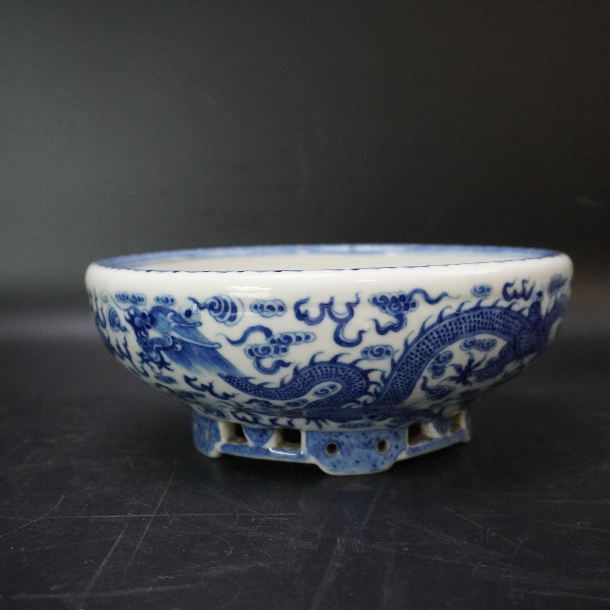 25120372 清光绪青花双龙戏珠纹水洗 高8.4cm