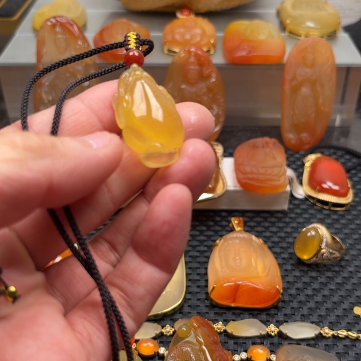 石英质玉颈饰未镶嵌姜