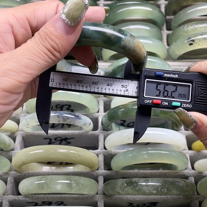 蛇纹石玉未镶嵌手镯295