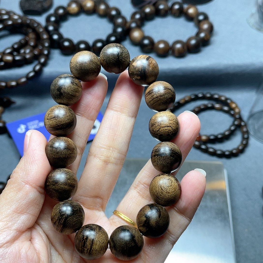 沉香手串白棋瘤疤1.4