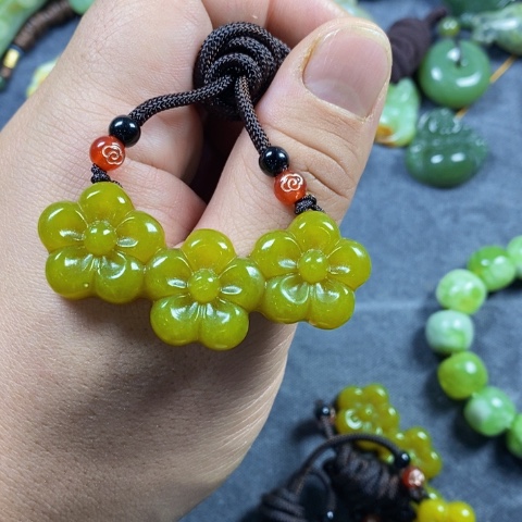 未镶嵌蛇纹石玉颈饰