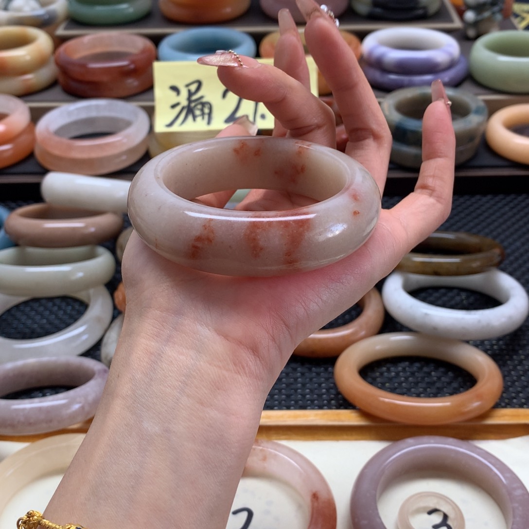 石英质玉手镯未镶嵌